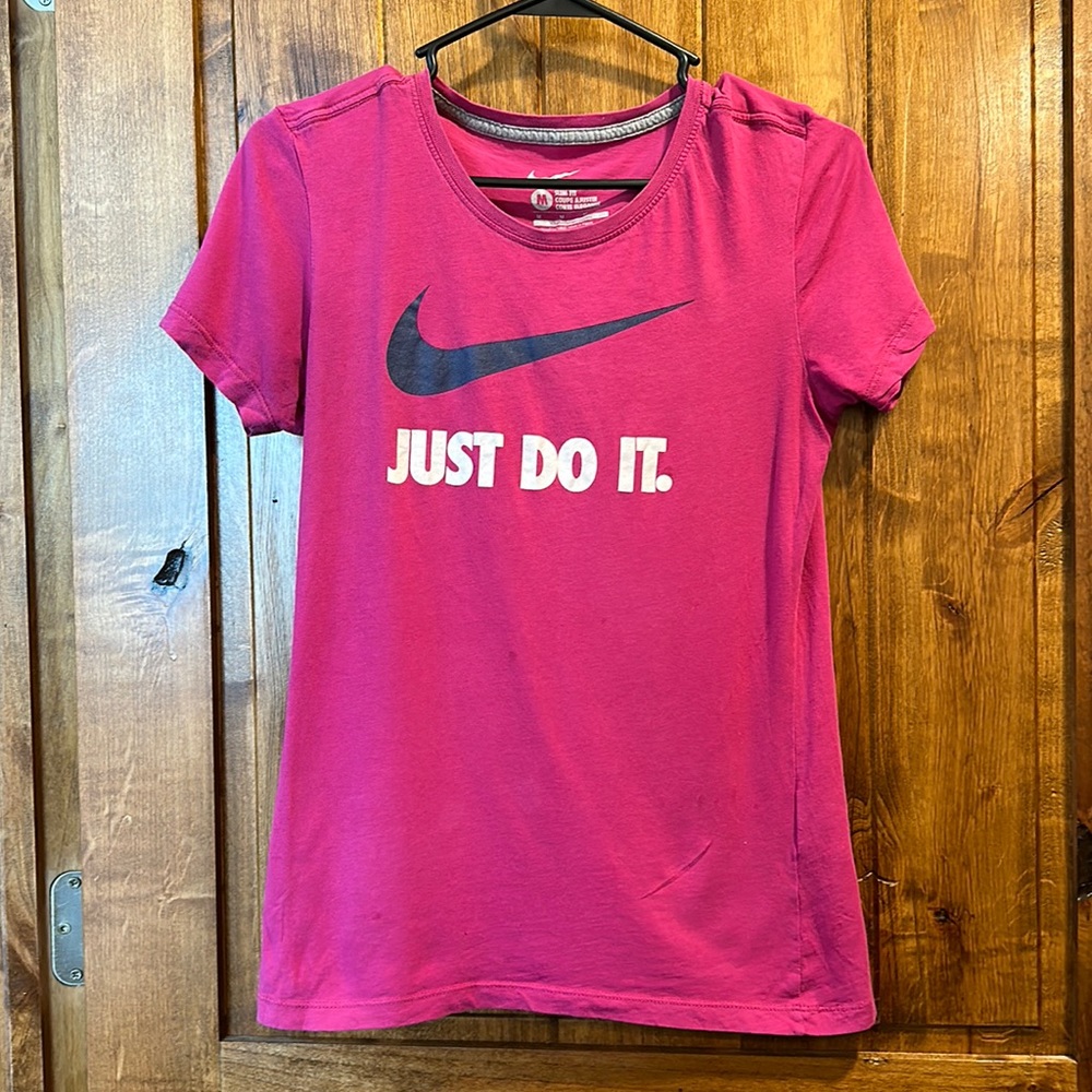 Nike women’s shirt. Size medium.